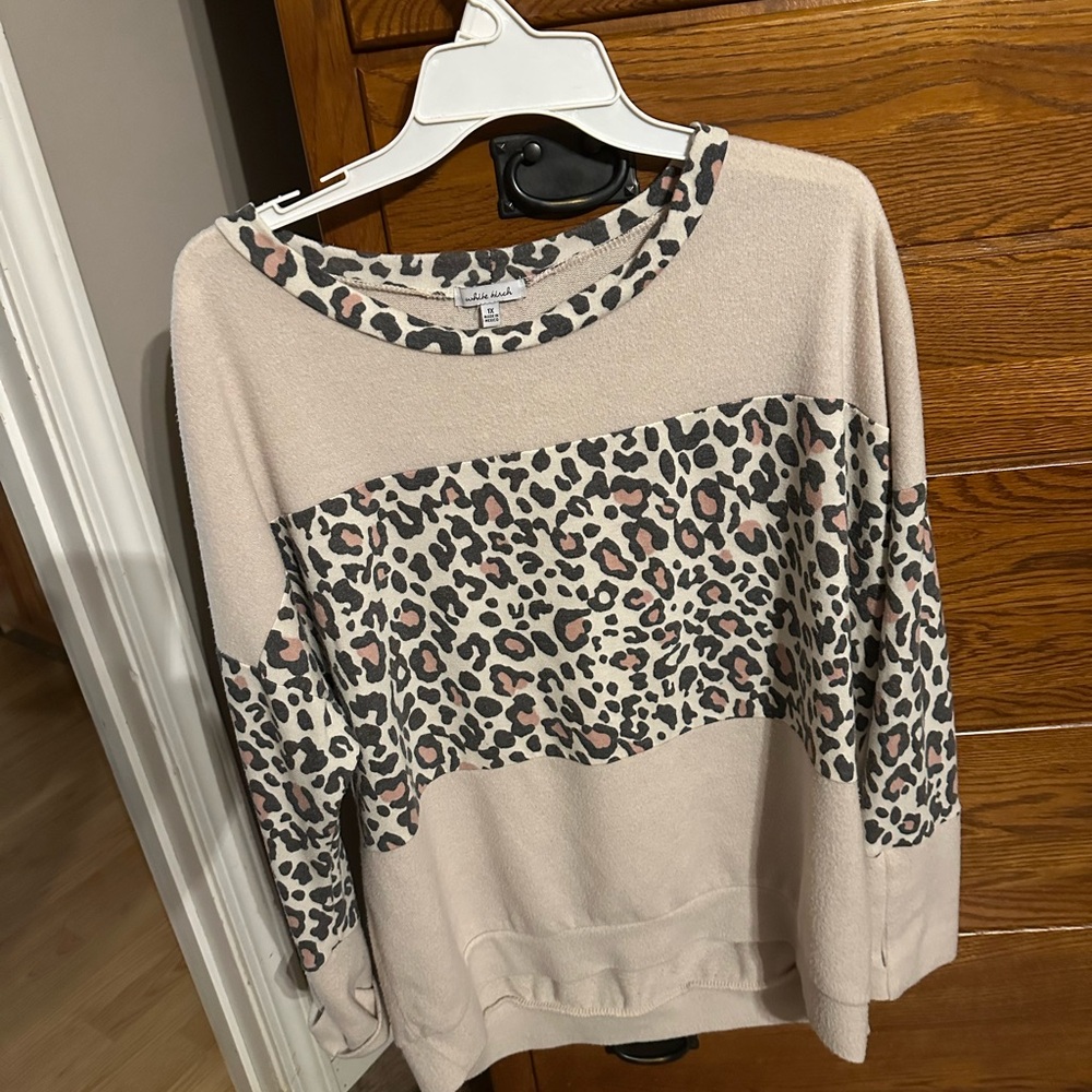 Xxl oatmeal color leopard print. Needs shaving